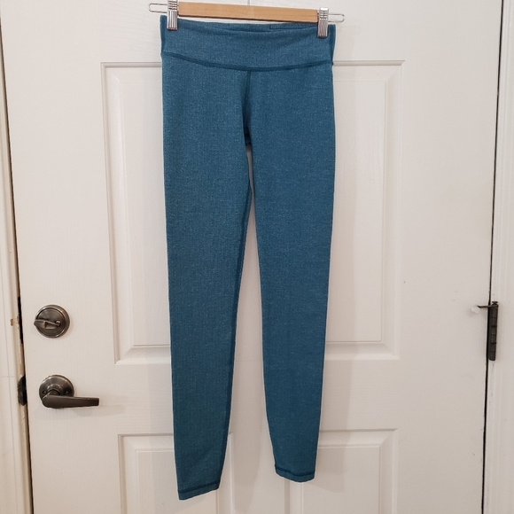 Ivivva by Lululemon - Picture 1 of 8
